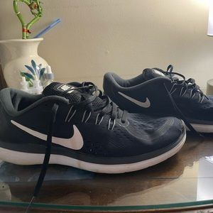 Nike Flex 2017 Run // Black and white // Size 11 // Mens //